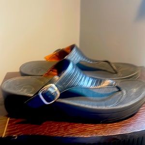 Fit flop black leather skinny sandal